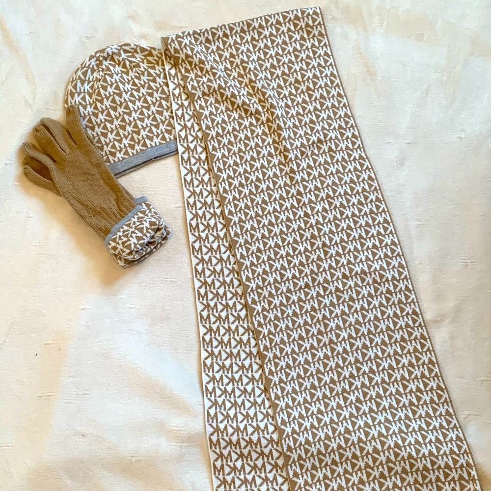 Michael Kors Winter Set Gloves Scarf Beanie
